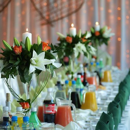 Hotel Mikorzyn Ślesin Екстериор снимка