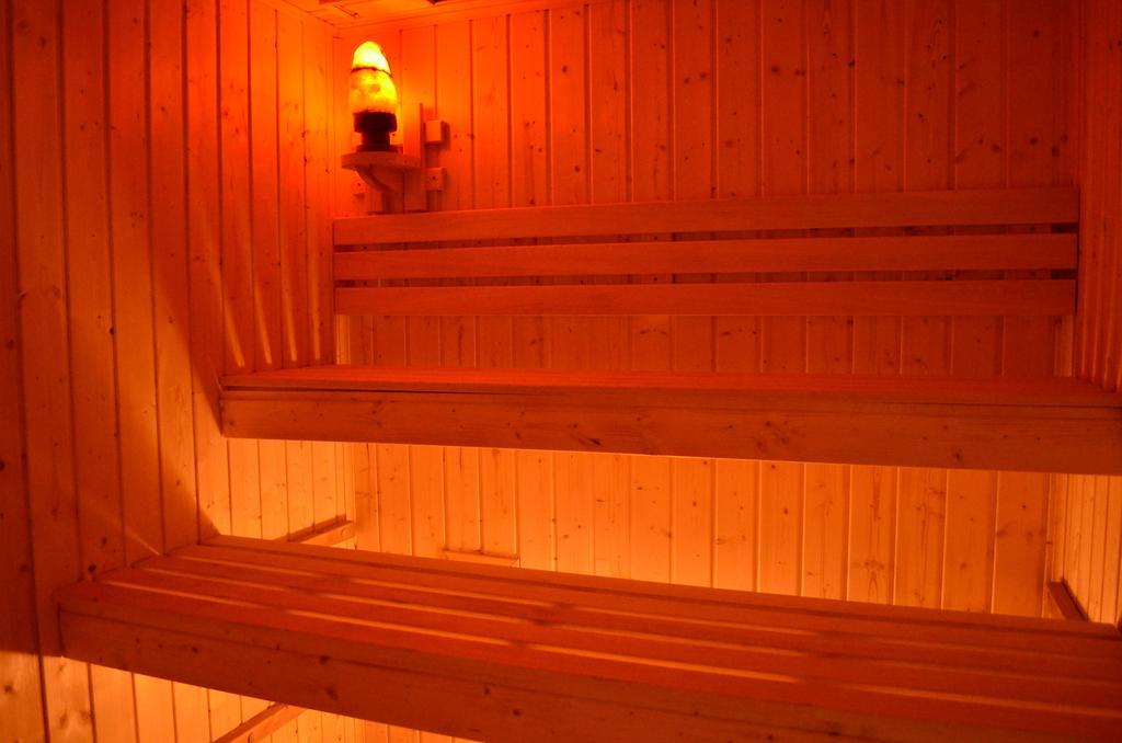 Hotel Mikorzyn Ślesin Екстериор снимка