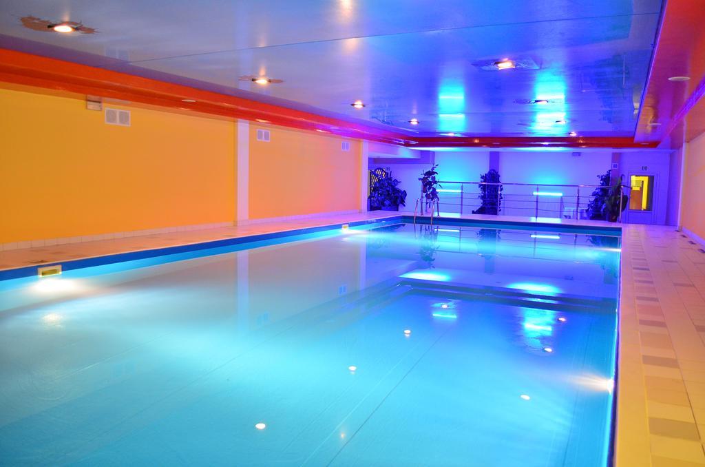 Hotel Mikorzyn Ślesin Екстериор снимка