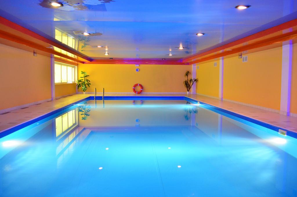 Hotel Mikorzyn Ślesin Екстериор снимка