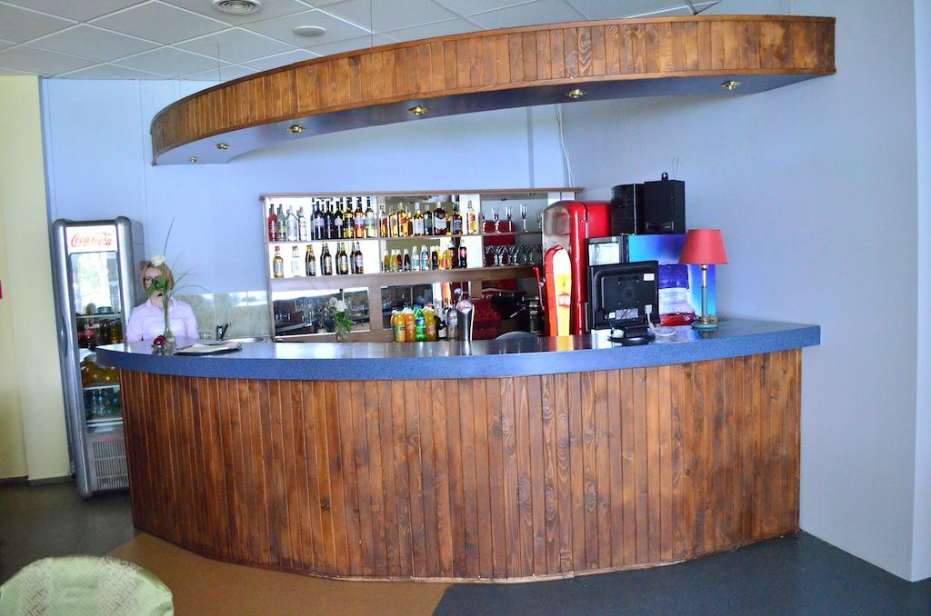 Hotel Mikorzyn Ślesin Екстериор снимка