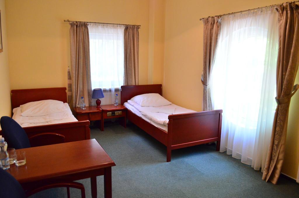 Hotel Mikorzyn Ślesin Стая снимка