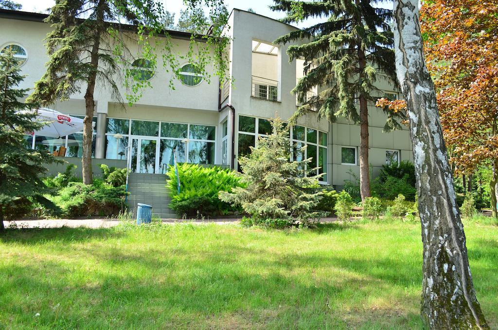 Hotel Mikorzyn Ślesin Екстериор снимка