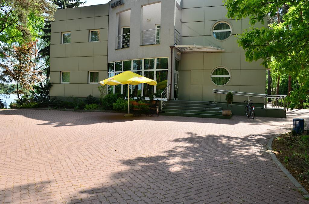Hotel Mikorzyn Ślesin Екстериор снимка
